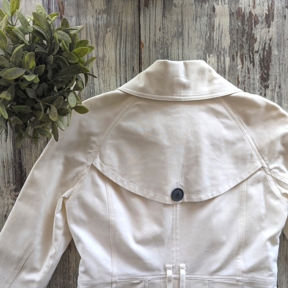 BCBGMaxAzria White Trench Coat with Pleats Womens Medium - Picture 4 of 11